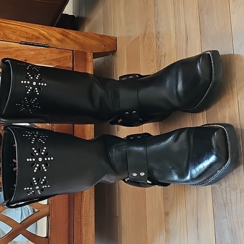FRYE Black Leather Harnness Boots With Floral Embellishments Size 8M - Picture 3 of 16